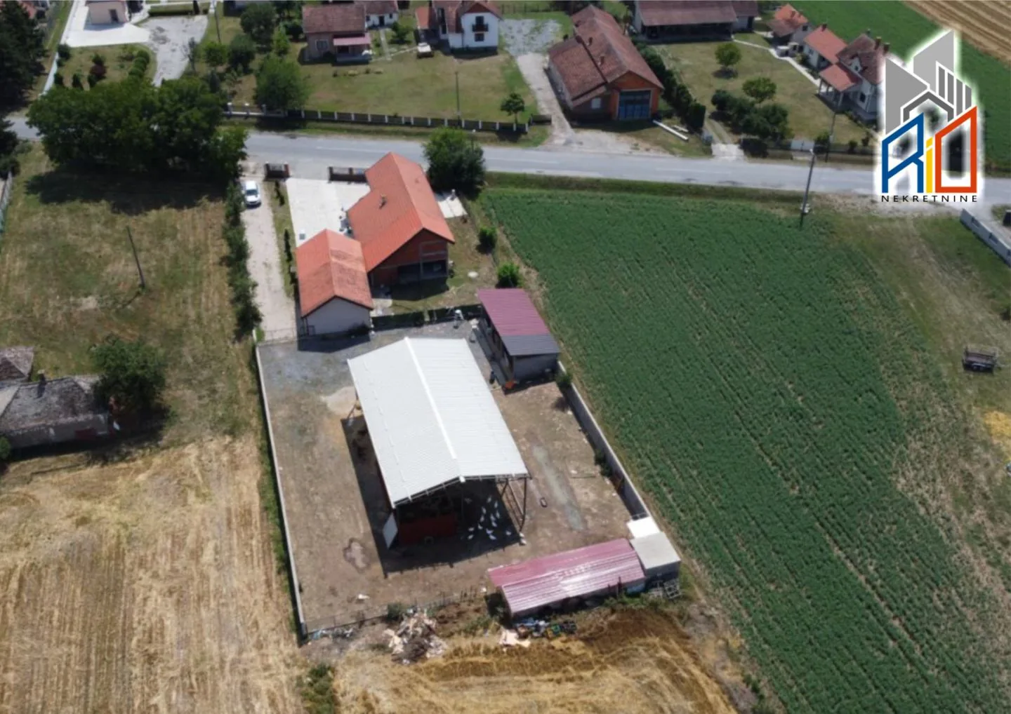 Useljiva moderna kuća u Takovu pored Uba slika 21