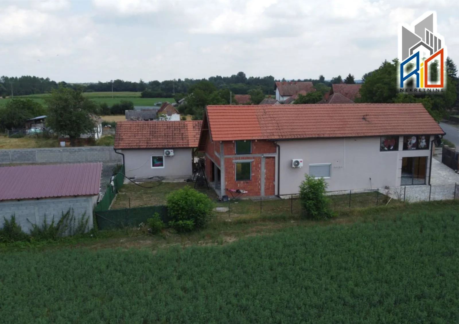 Useljiva moderna kuća u Takovu pored Uba slika 26