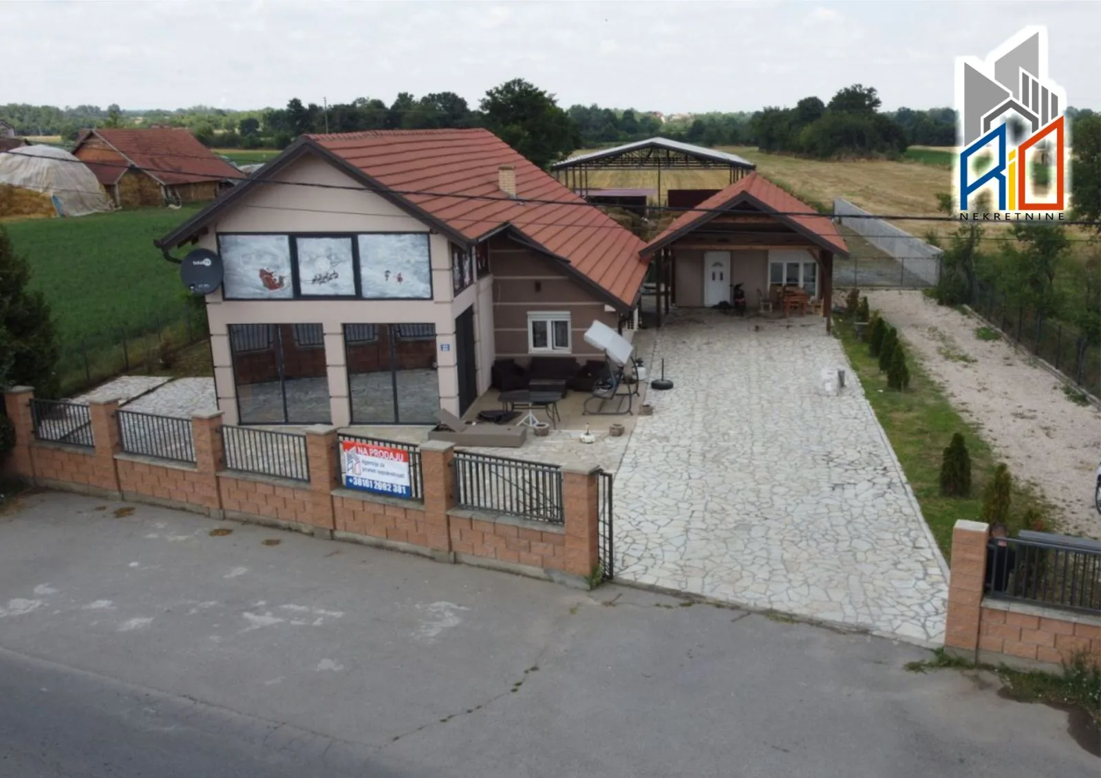 Useljiva moderna kuća u Takovu pored Uba slika 27
