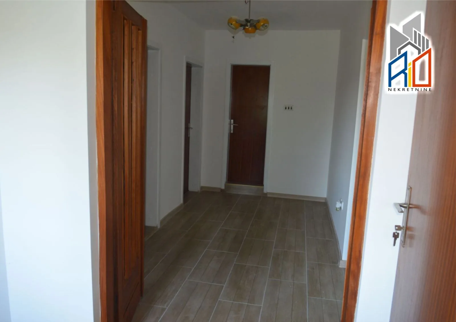 Kuća 200m2 u Ubu slika 16