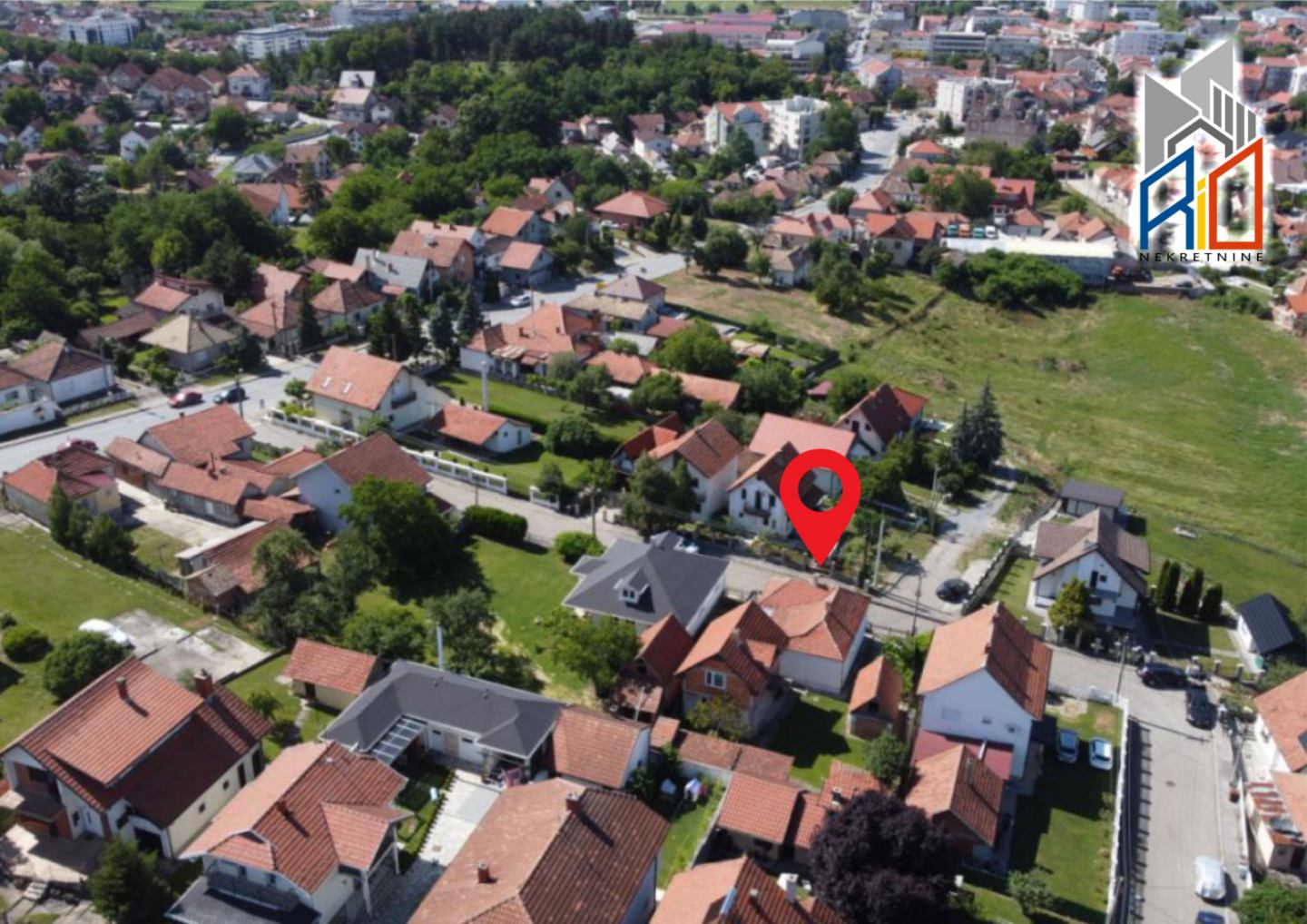 Dve useljive kuće blizu centra Uba slika 16