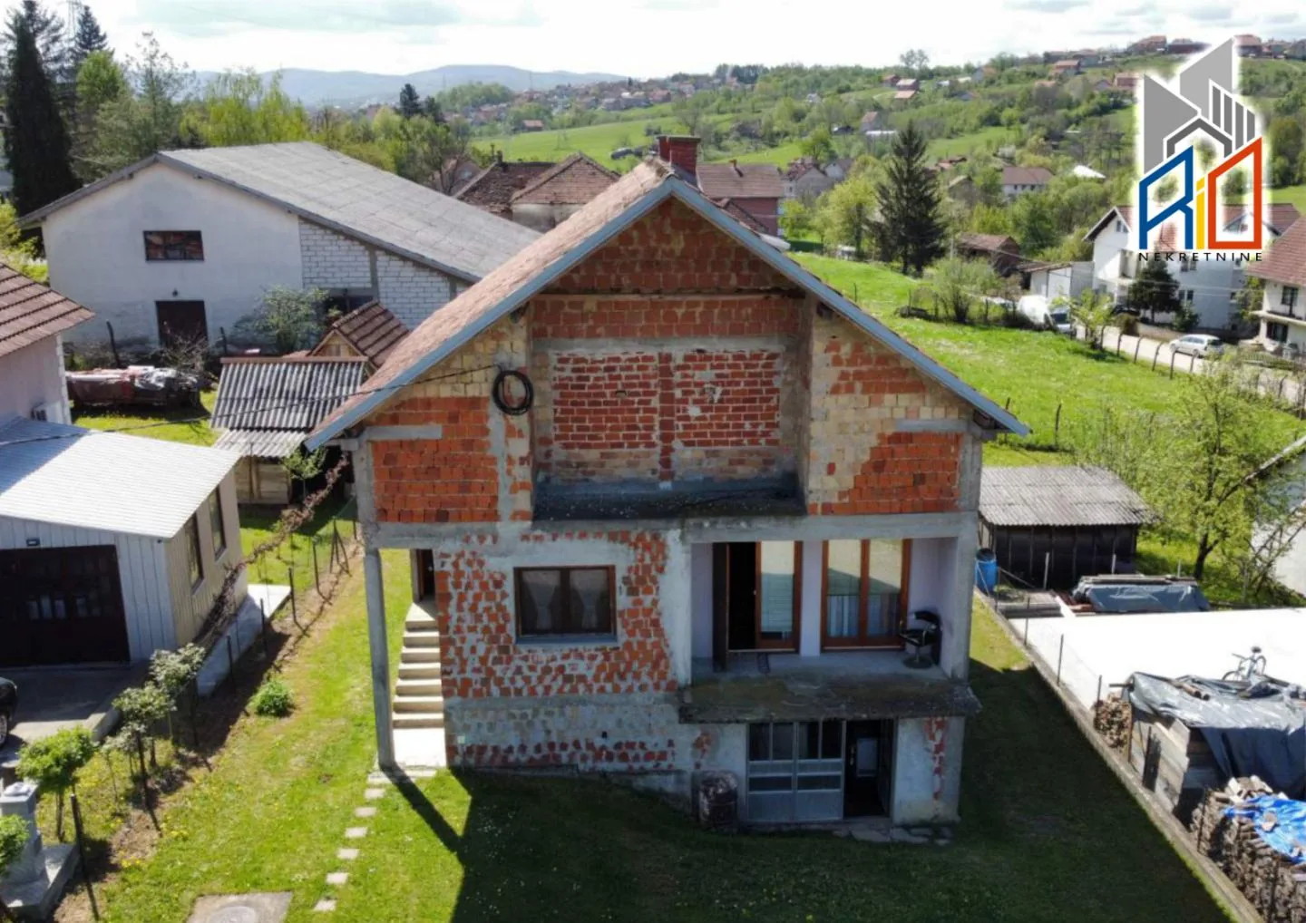 Useljiva kuća u Radjevom selu kod Valjeva slika 10